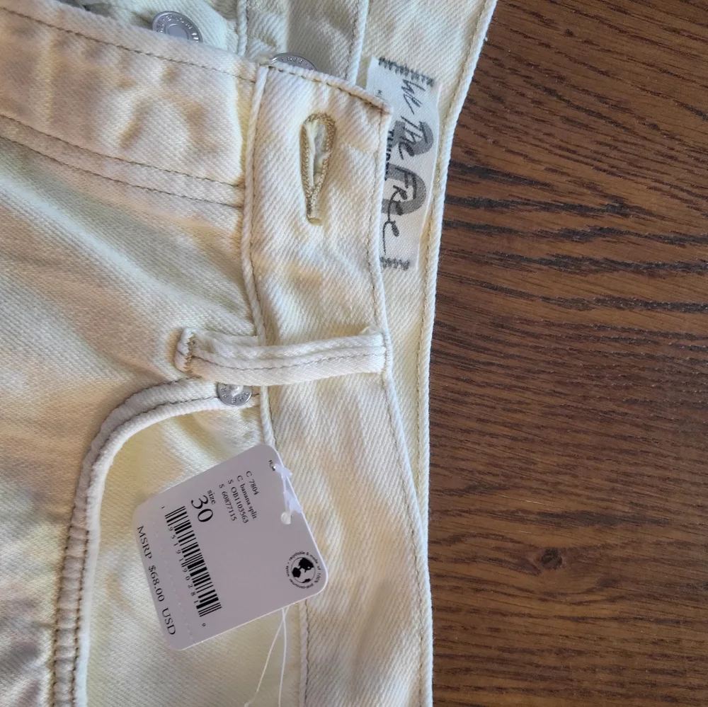 FREE PEOPLE Women's Loving Good Vibrations Destroyed Cutoff Denim Shorts - Picture 6 of 9